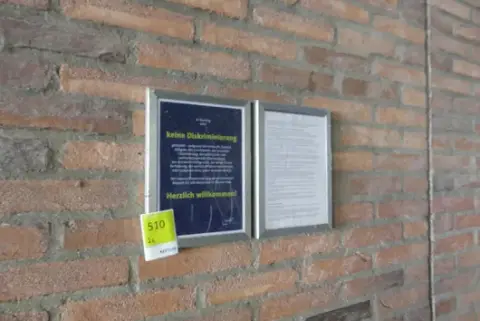 2 stk. informationsplade/vægskilt i aluminiumsramme
