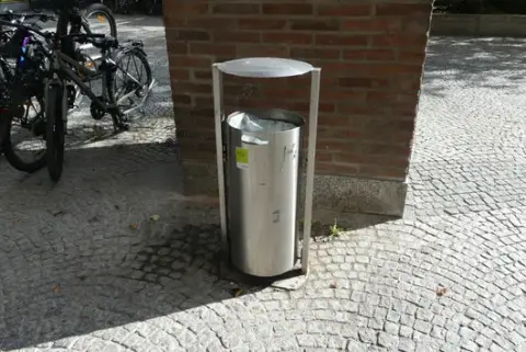 Kontejner za otpad s kišnom zaštitom na stupu, nehrđajući čelik
