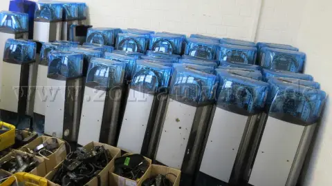 80 speciális jelzőberendezés Hella & Hänsch gyártmány