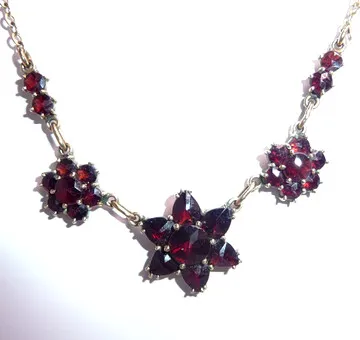 Collar vintage 333 oro granate bohemio estrella.