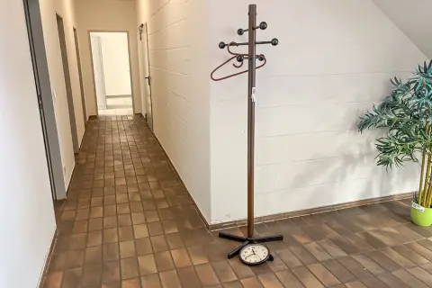 Garderobe og vægur