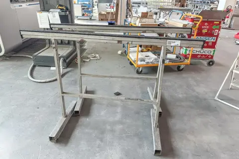 2个金属支架