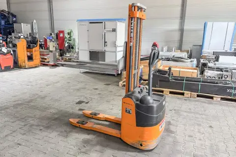 Sähköinen korkeakeräilyvaunu Still EGV 12