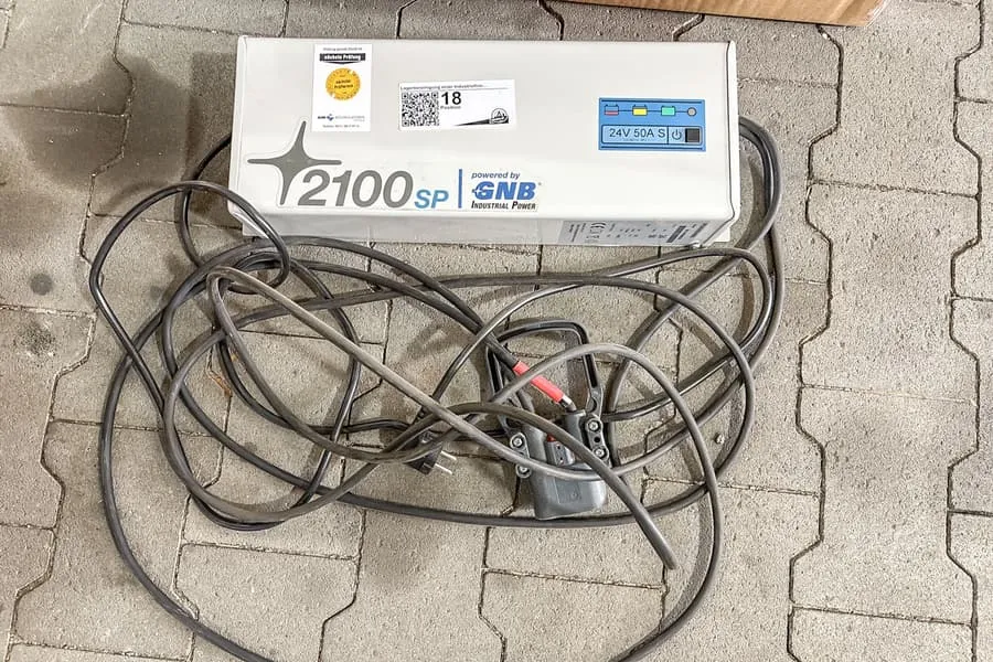 Laturi Exide 2100SP 24V/50A
