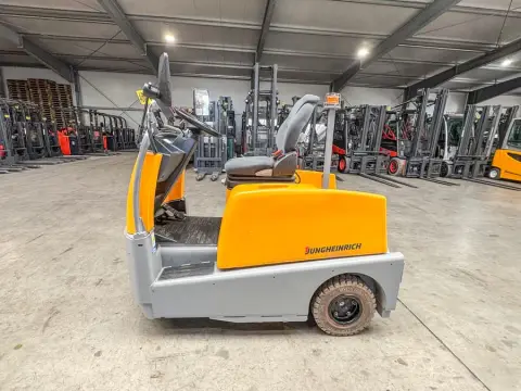Električni tegljač Jungheinrich EZS580