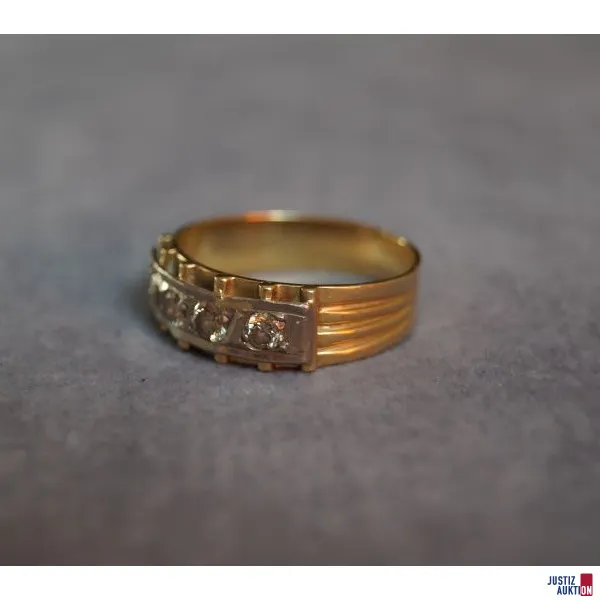 Anello con pietre preziose