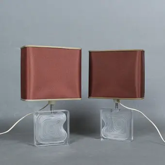 DAUM FRANCE. Par bordlamper av glass med skjerm, 1960-tallet, Frankrike.