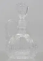 Liten kanne av presset glass med hank, ca. h 15 cm