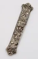 Antikk nålehus, sølv testet, 1800-tallet, relieff, ca. 2,3gr., alderstegn, L-