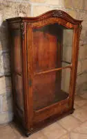 Vitrine Biedermeier tardif à trois côtés vitrés, vers 1840, Allemagne du Sud