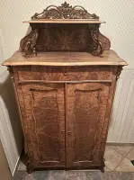 Sekreter u stilu Luja Filipa s nadgradnjom, srednjonjemački, oko 1860.