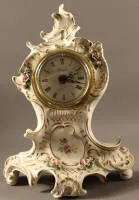 Horloge de table en porcelaine, seconde moitié du XXe siècle, RDA