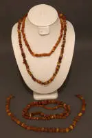 Quatre colliers en ambre, Allemagne du Nord, seconde moitié du XXe siècle
