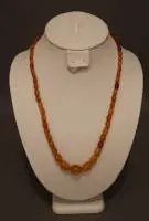 Collier femme butterscotch de Königsberg, années 1920