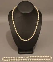 Zwei Perlenketten für Damen, zweite Hälfte des 20. Jh.