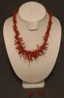 Collier en corail branche méditerranéen plus clips d'oreilles, époque contemporaine