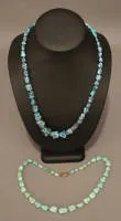 Deux colliers de dame vintage avec turquoises, époque moderne