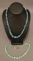 Deux colliers de dame vintage avec turquoises, époque moderne
