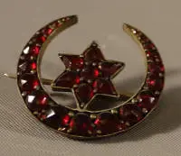 Broche grenat, historicisme avant 1900 Bohême