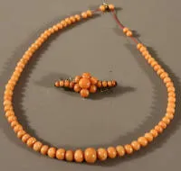 Korallen-Brosche plus Collier, Historismus vor 1900