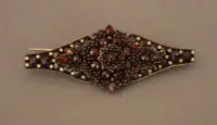 Broche grenat, historicisme avant 1900, Bohême