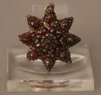 Pendentif grenat, historicisme avant 1900, Bohême
