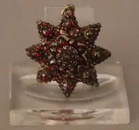 Pendentif grenat, historicisme avant 1900, Bohême