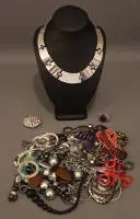 1,3 kilo de bijoux fantaisie de divers types, époque contemporaine