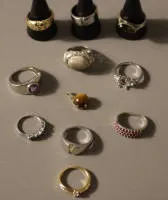 Lot 10 von Silber Damenringen plus Anhänger, neuzeitlich BRD