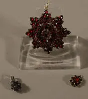 Pendentif grenat, bijou, Bohême vers 1880
