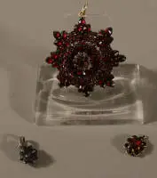 Pendentif grenat, bijou, Bohême vers 1880