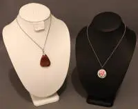Deux chaînes femme avec pendentif, milieu du 20e s., allemandes