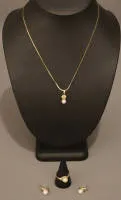 Set di gioielli da donna in tre pezzi, oro, seconda metà del XX secolo