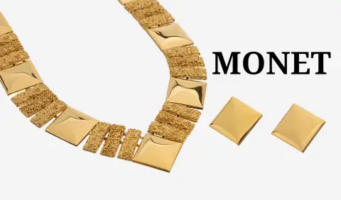 Ensemble de bijoux fantaisie MONET original, USA années 1970, métal plaqué, signé, composé de :