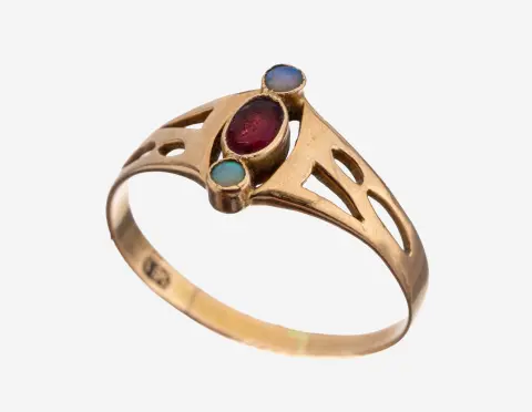 14 kt gouden jugendstil ring met kleursteen, ca. 1900, 585/000, deels opengewerkt
