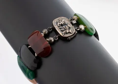 Agaat armband, Idar-Oberstein, ca. 1920-30, 13 ovale agaat schakels in versch. kleuren,