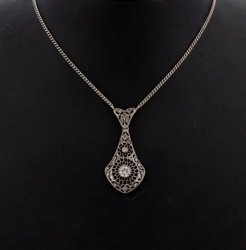 Diamanten collier, geelgoud 585/000 en zilver gekeurd, naar ouder voorbeeld, middendeel