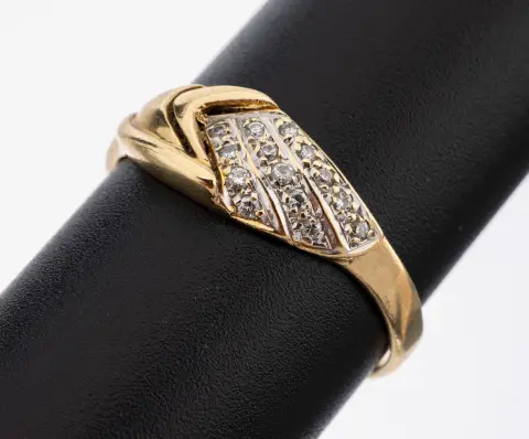 14 kt gouden diamanten ring, goud 585/000, asymmetrisch design, 14 diamanten tot. ca.