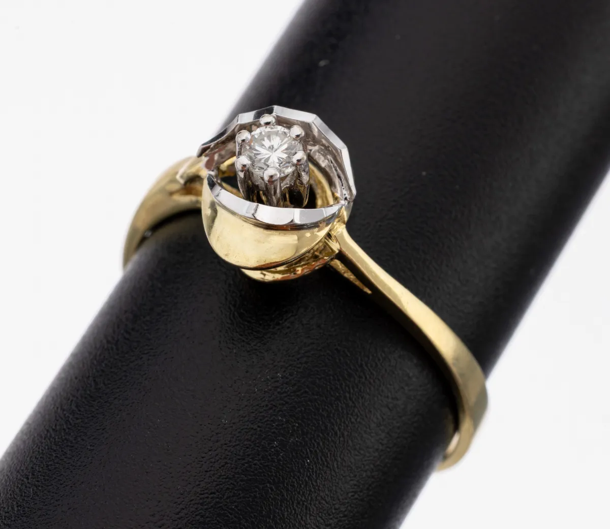 14 kt Gold Brillant-Ring, GG/WG 585/000, ungewöhnliches Design, in WG gefasster