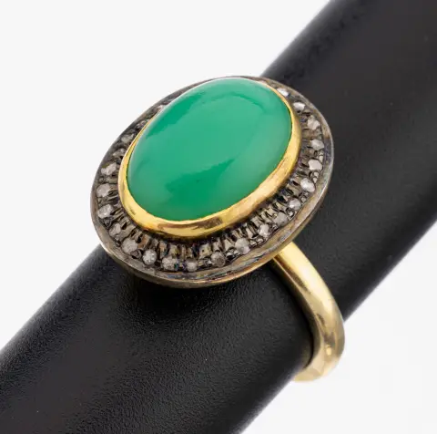 Bague chrysoprase-diamant, argent 925 partiellement doré, cabochon chrysoprase ovale central