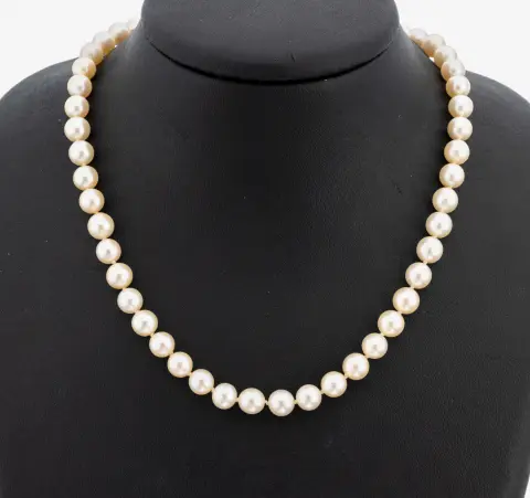Collier de perles, sans fin, perles de culture Akoya, D. env. 7,0-7,4 mm, nouées individuellement, L. env. 94