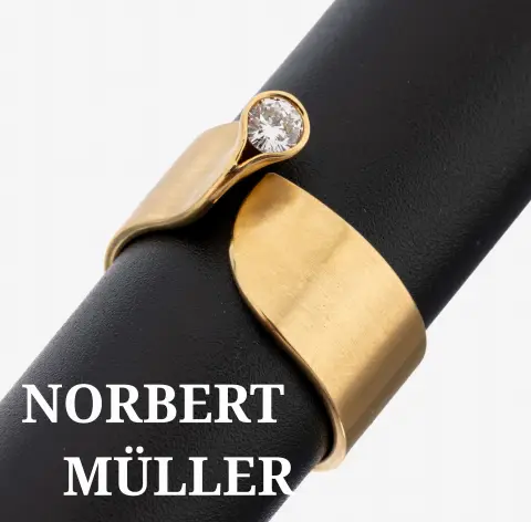 Bague diamant 18 kt or NORBERT MÜLLER, or gris 750/000, satiné, design original,