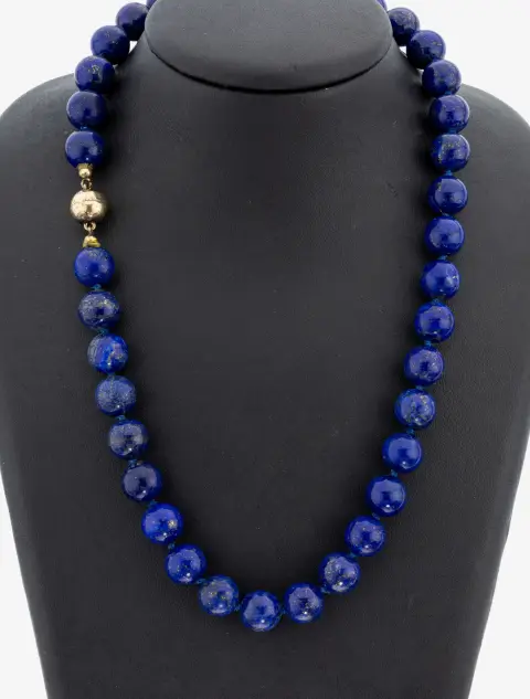 Collier en lapis-lazuli, boules avec inclusions de pyrite, diamètre env. 12 mm, noué individuellement