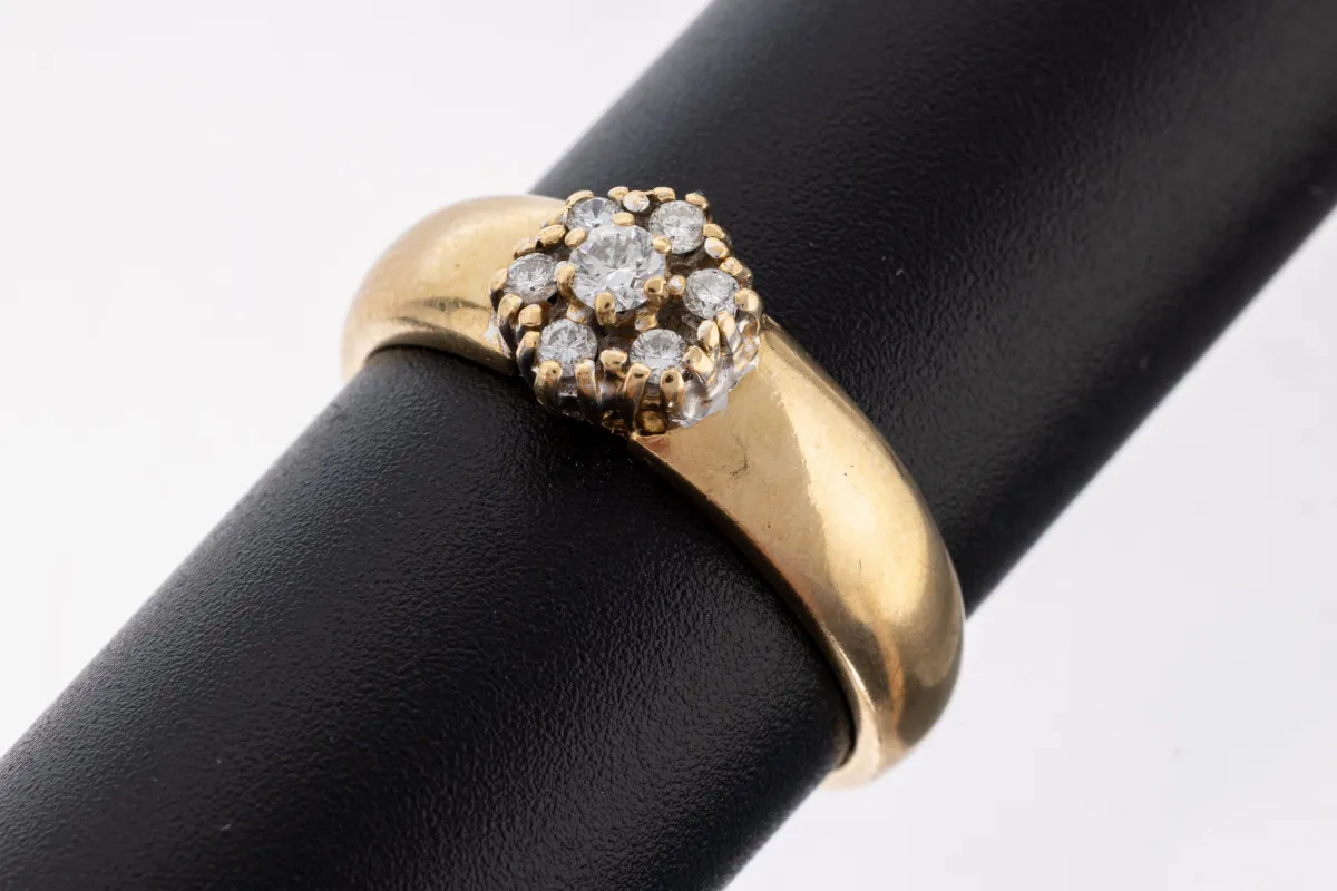 14 kt Gold Brillant-Ring, GG 585/000, blütenf. Ringkopf, in mehreren Ebenen, 7