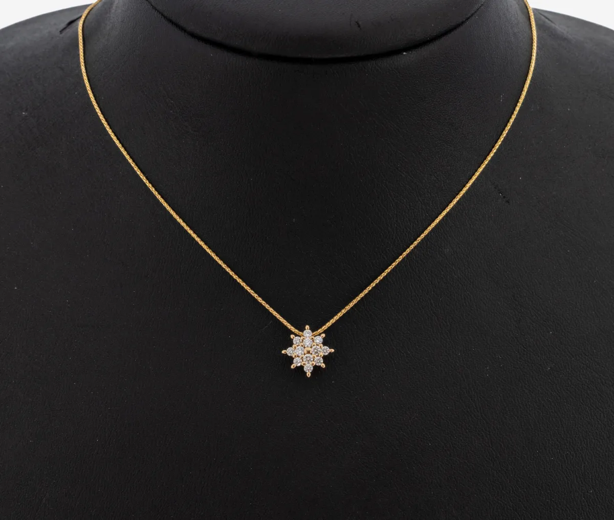 Pendentif brillant or 14 kt, or 585/000, en forme de fleur stylisée, 12 brillants
