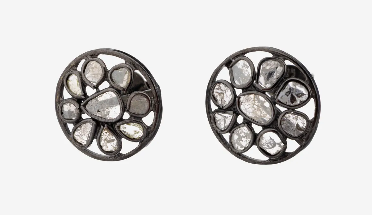 Paar Diamant-Ohrstecker, Silber geschwärzt,rund, durchbrochen, 18 Diamantrosen in