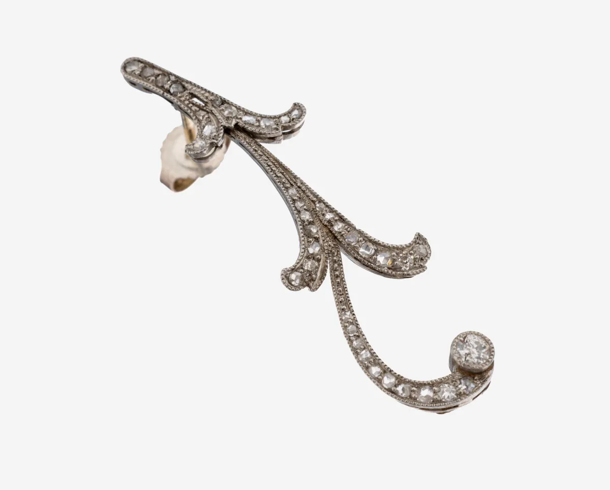 Einzelner 14 kt Gold Diamant-Ohrstecker, um 1930, WG 585/000 gepr., geschwungenes