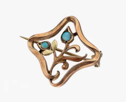 Broche Art nouveau opale, vers 1900, métal doré, décor floral, 2 petites opales rondes