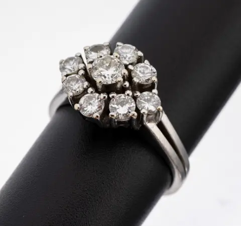 Bague solitaire or 14 kt, or blanc 585/000, 9 diamants env. 1,11 ct (grav.) fin