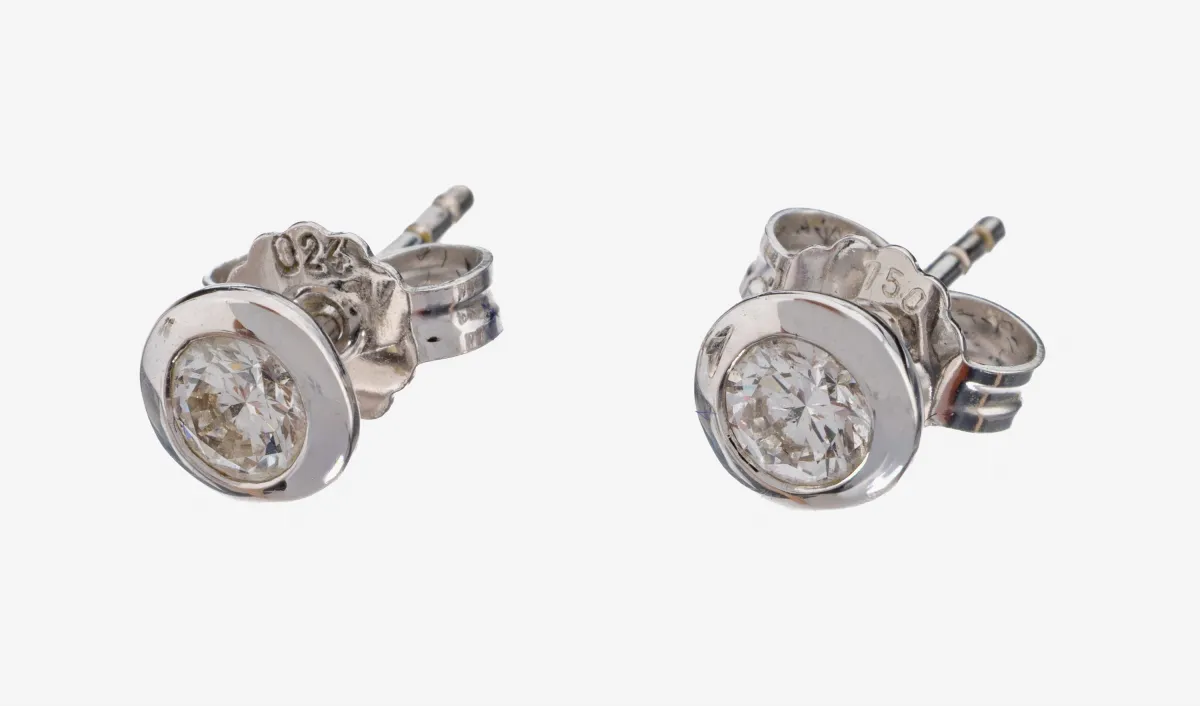 Paire de boucles d'oreilles or 18 kt diamant, or blanc 750/000, 2 diamants total env. 0,20 ct